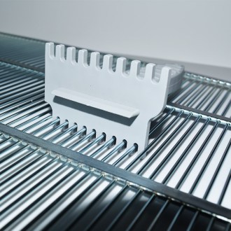 Škrabka na čistenie materskej mriežky - plast